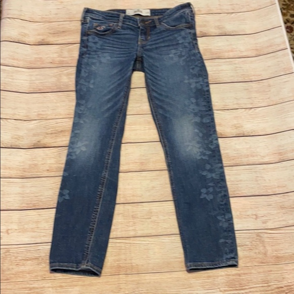 Women’s Hollister Distressed floral jeans 1 w25